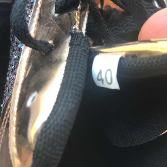 🍁5/30$!! NWOT Gold & Glitter Rounded Bottom Sneakers - Picture 12 of 12